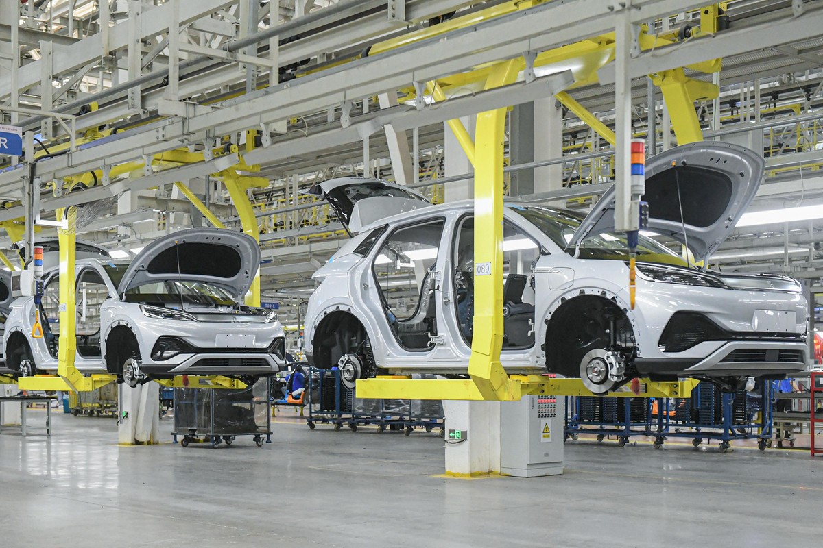 Importação de automóveis pela China deve atingir menor nível em 16 anos