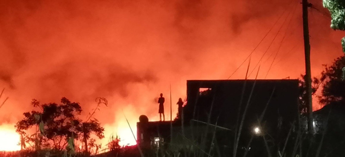 Incêndio atinge reserva de Massambaba e ameaça casas em Saquarema