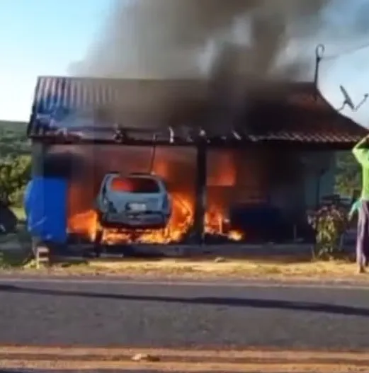 Incêndio Criminoso no Ceará: Homem Destrói Bar, Casa e Carro após Recusa de Bebida Alcoólica