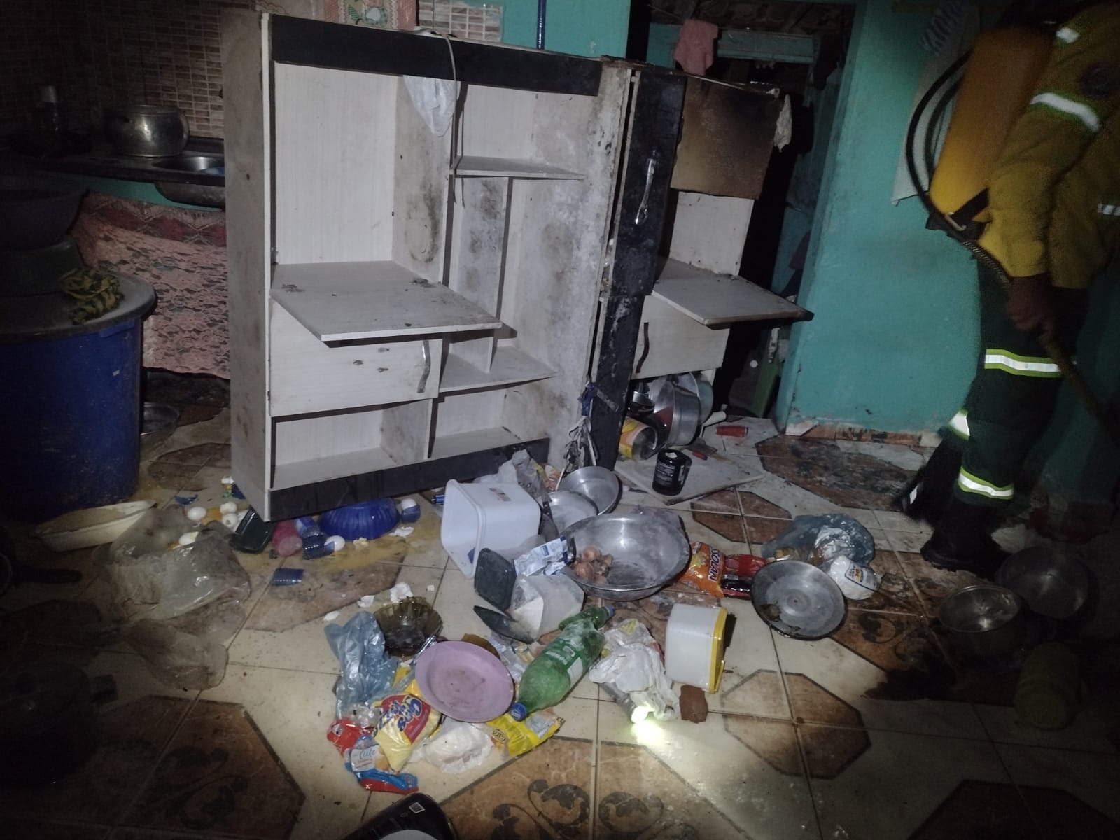 Incêndio em residência na zona rural de Poranga: população e autoridades trabalham unidas para combater as chamas