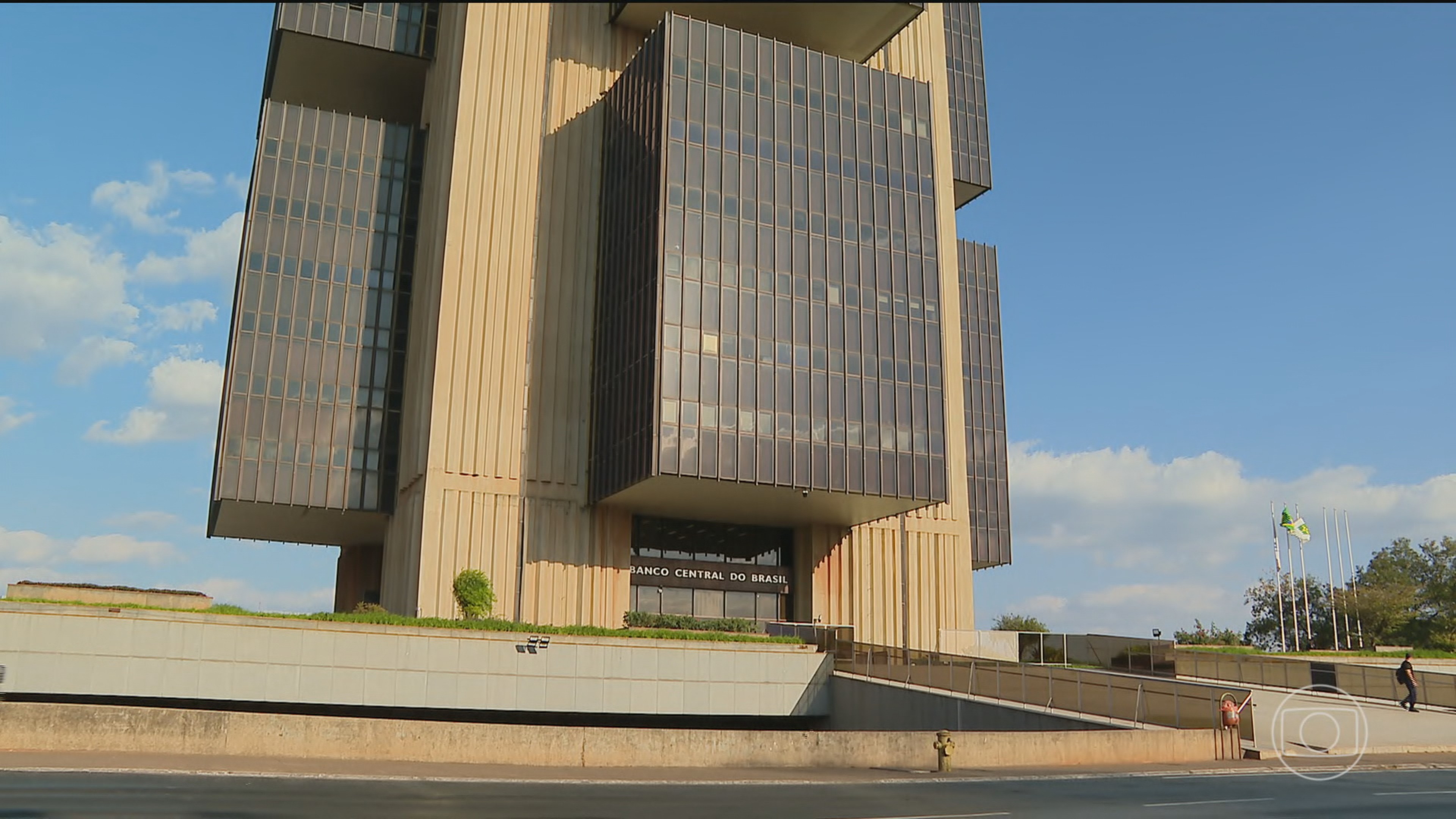 Inflação Afasta da Meta: Banco Central Reduz Juros e Mantém Expectativas