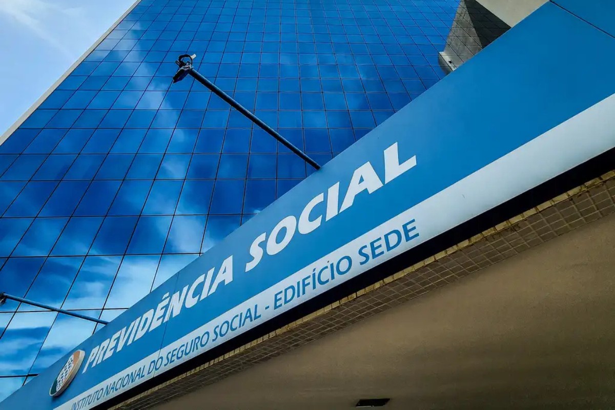 INSS autoriza remanejamento de servidores para reduzir filas de benefícios sociais