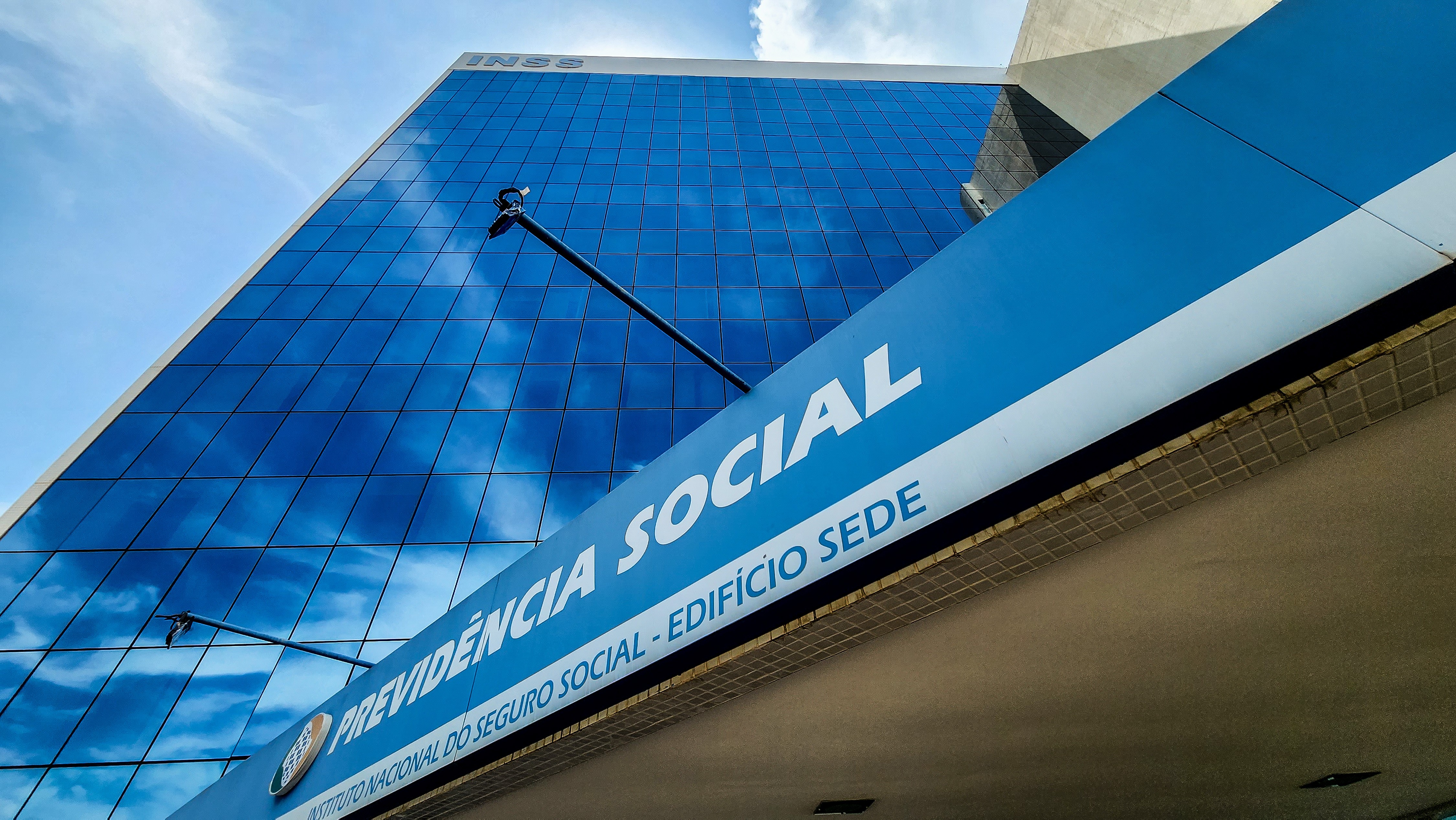 INSS Paga Benefícios de Maio: Veja Calendário e Formas de Verificar o Valor