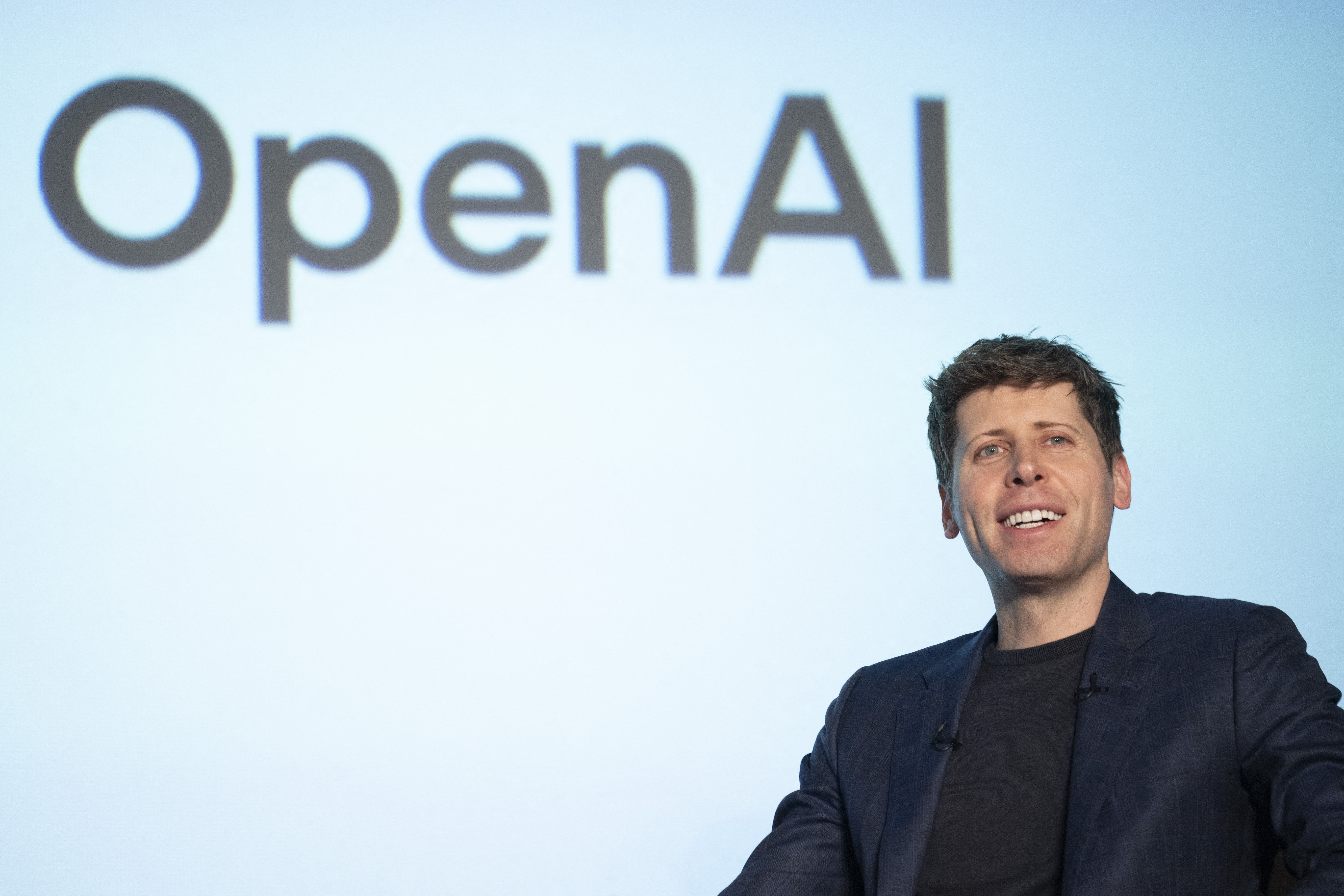 Inteligência Artificial: CEO da OpenAI Defende Semana de 4 Dias para Combater Ameaça ao Emprego