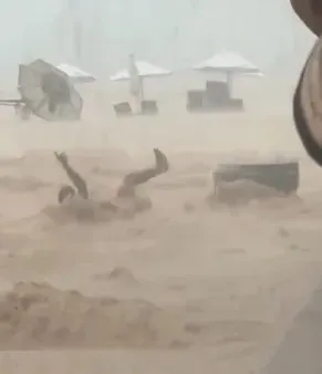 Inundações em Jericoacoara: Ruas Viram Rios após Forte Chuva no Ceará