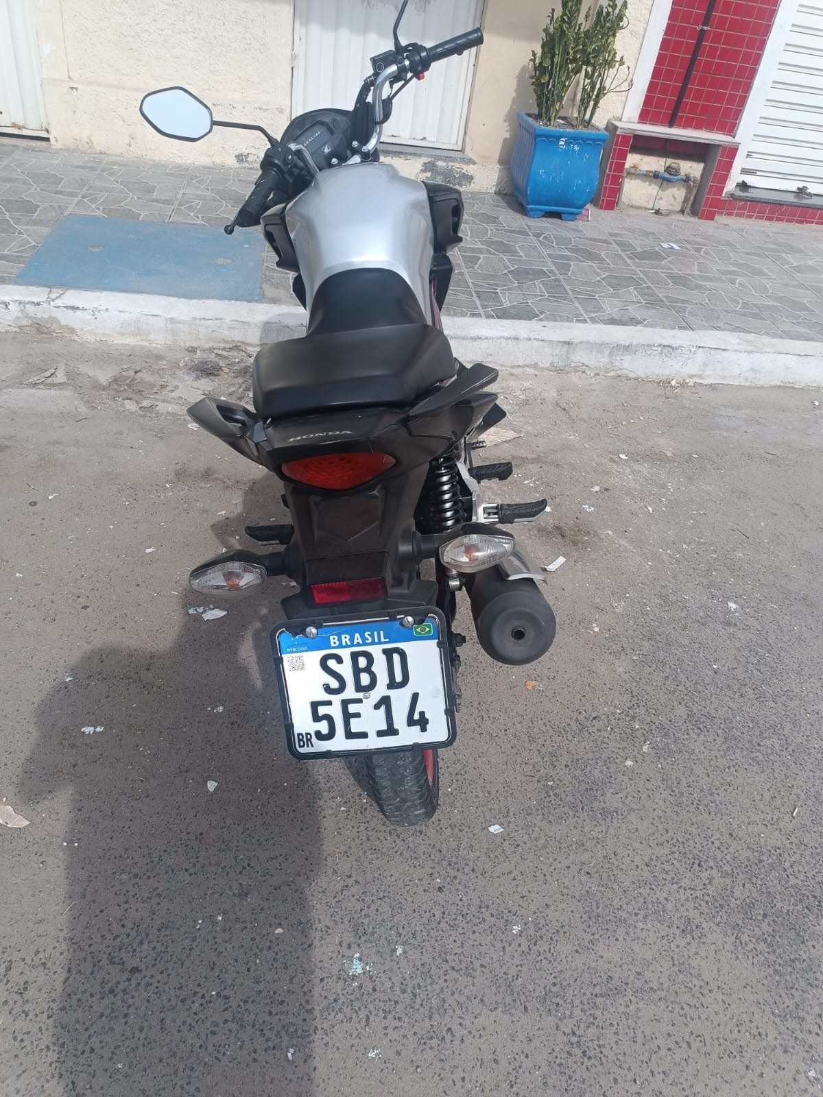 IPUEIRAS SOB ATENTADO: Motocicleta é tomada de assalto em casa de famosa personalidade local