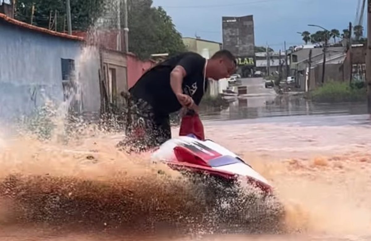 Jet ski usado em vídeo viral gravado em rua alagada de GO é apreendido