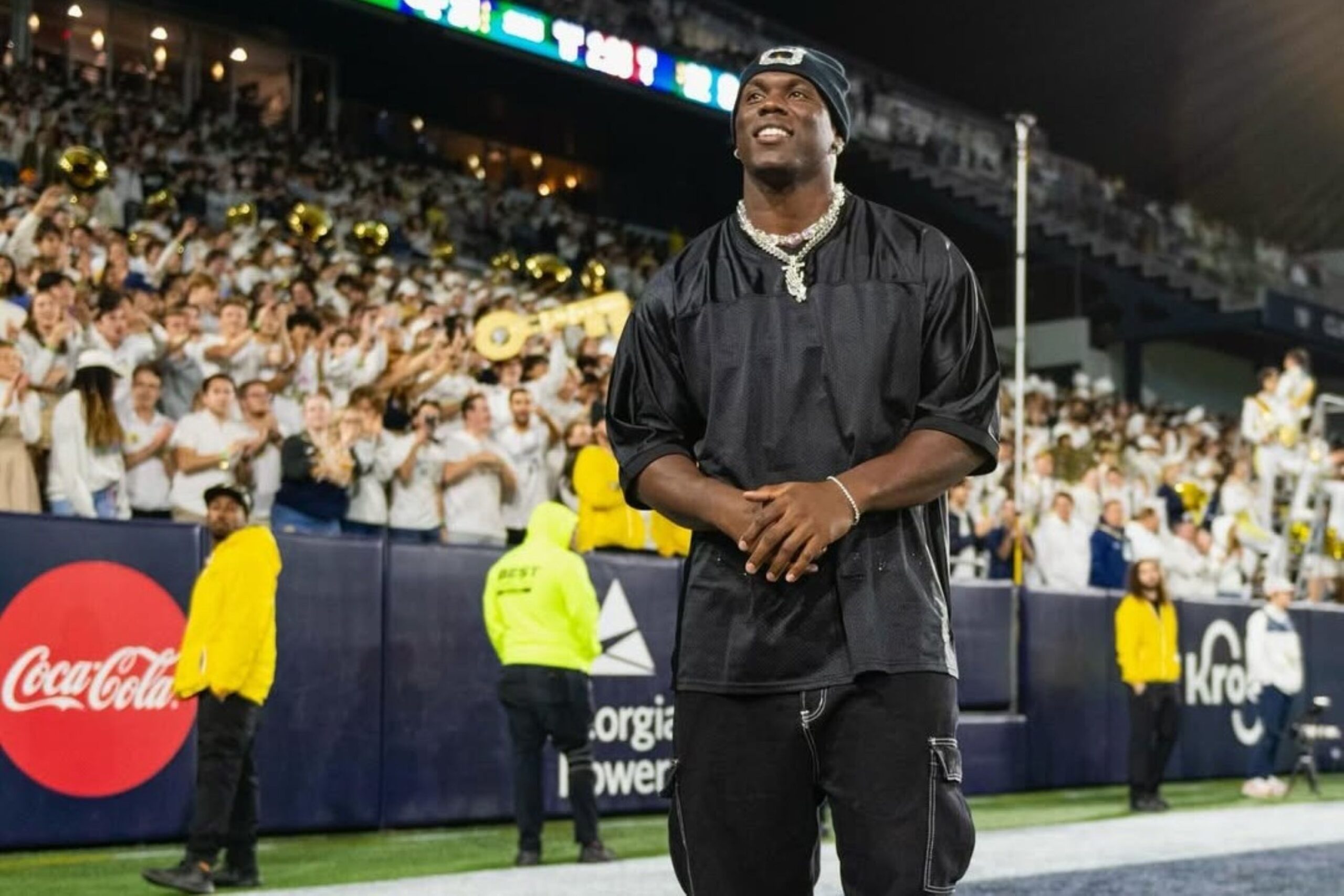 Jogador da NFL é baleado após Super Bowl e passa por cirurgia