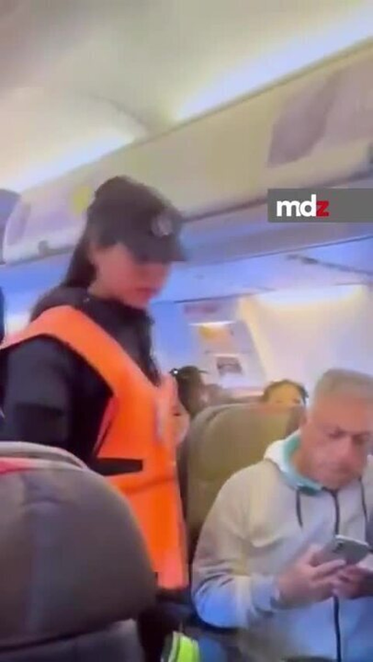 Jogador de Futebol é Preso em Avião por Gritar 'Bomba' Antes do Voo