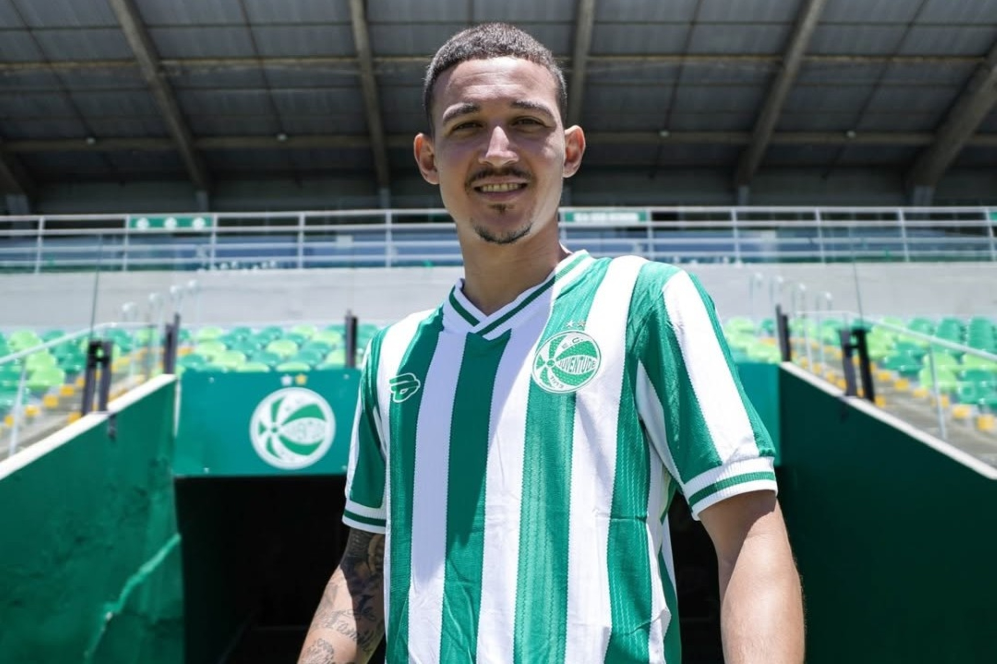 Jogador do Juventude prioriza fair play e é vaiado pela torcida; veja