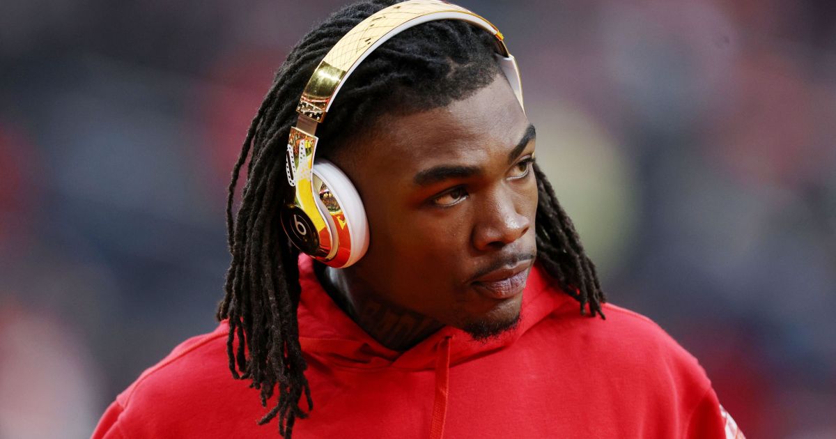 Jogador dos Chiefs é acusado de violência doméstica; clube diz estar ciente