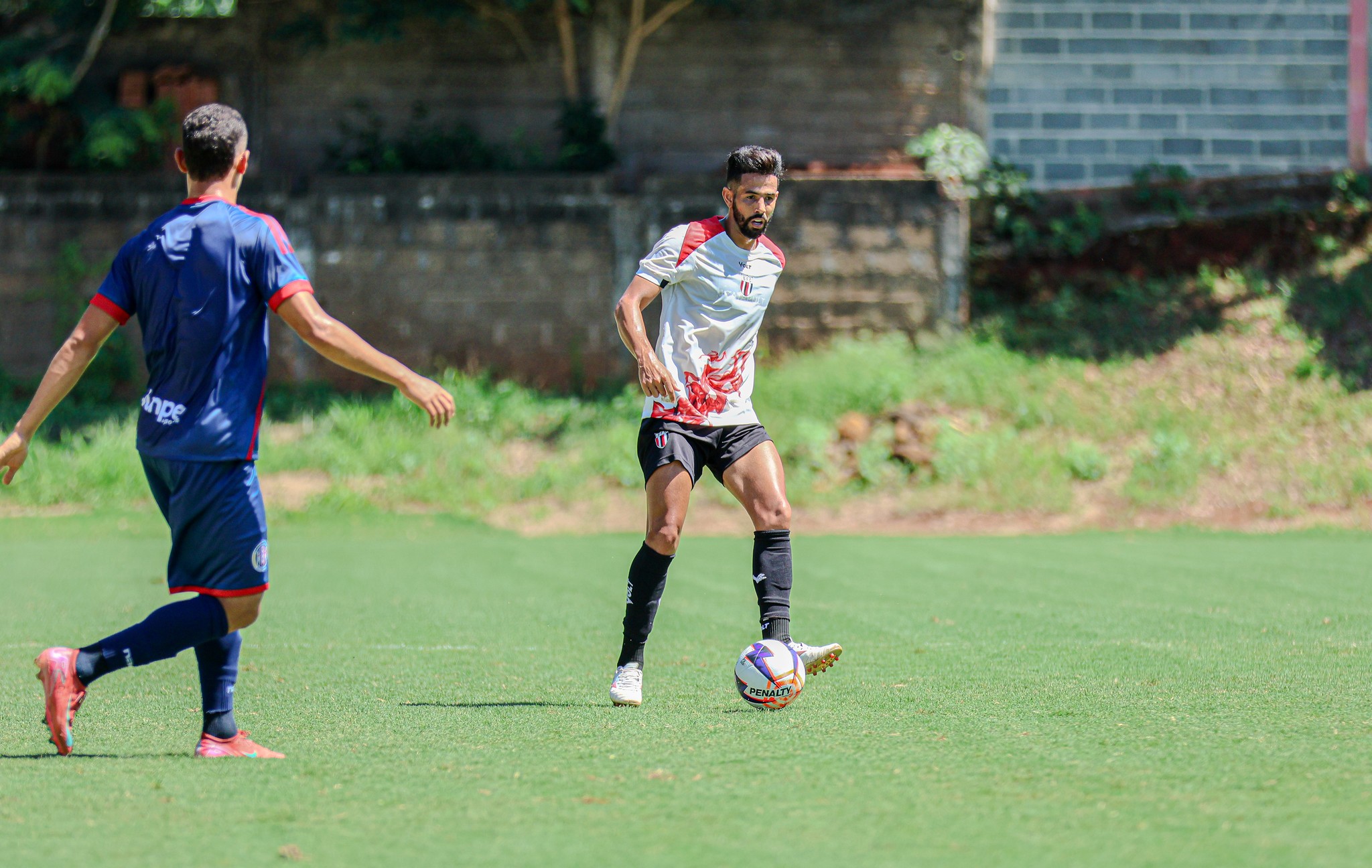 Jonathan aposta em “fome de jogo” e união para Botafogo-SP evoluir em 2026