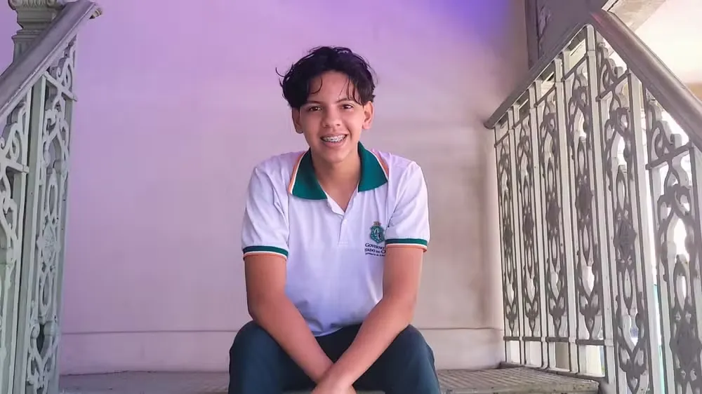 Jovem Brasileiro Conquista Bolsa Milionária nos EUA: A Inspiração de Vinícius Felix Nascimento