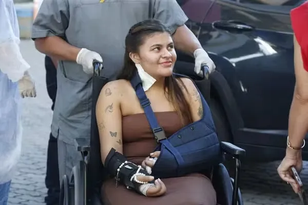 Jovem que Perdeu Mão em Tentativa de Feminicídio Sobe do Hospital: O Que Saiu Errado?