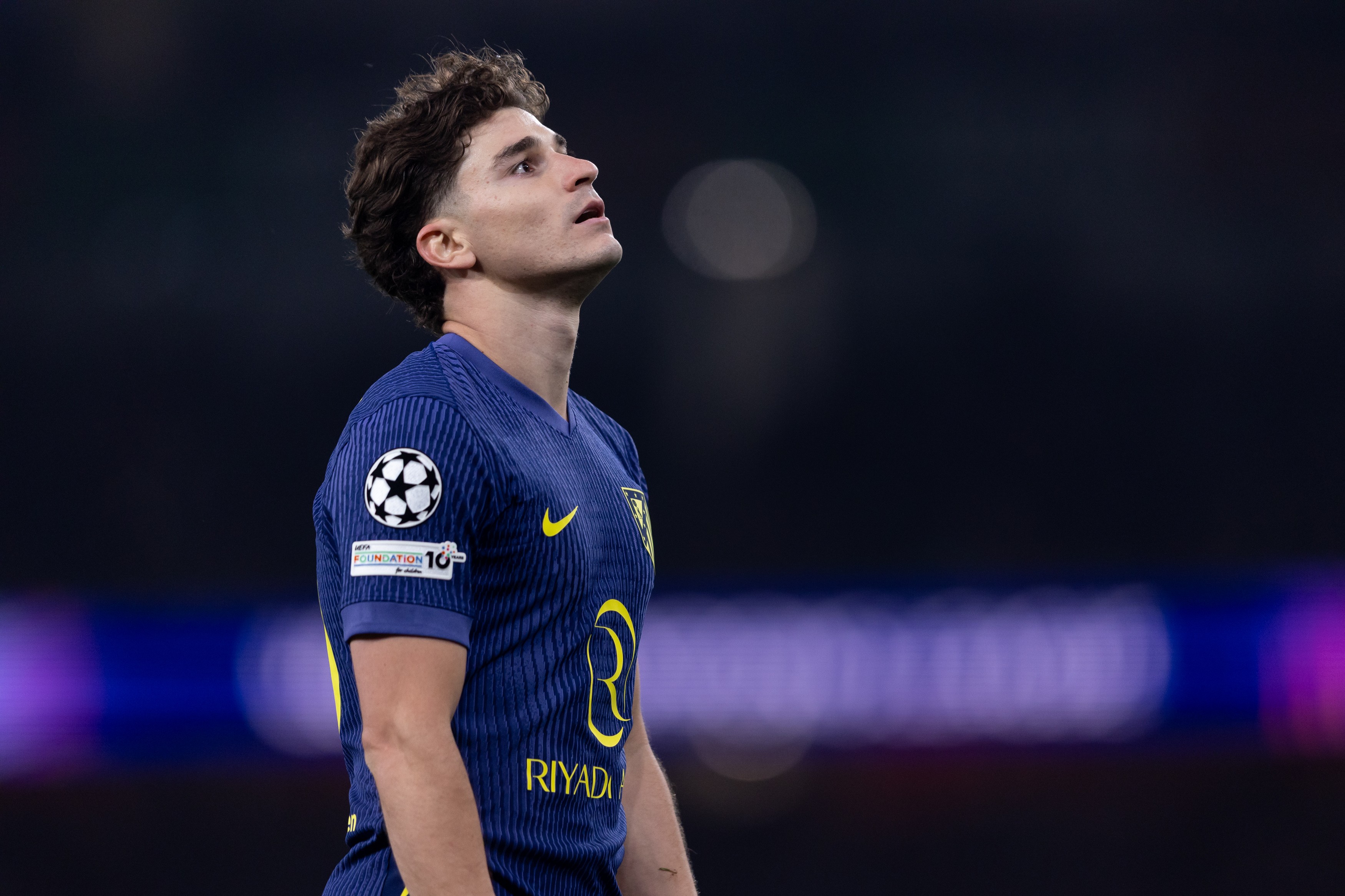 Julián Álvarez: Atlético de Madrid Repudia Rumores de Transferência para o Barcelona
