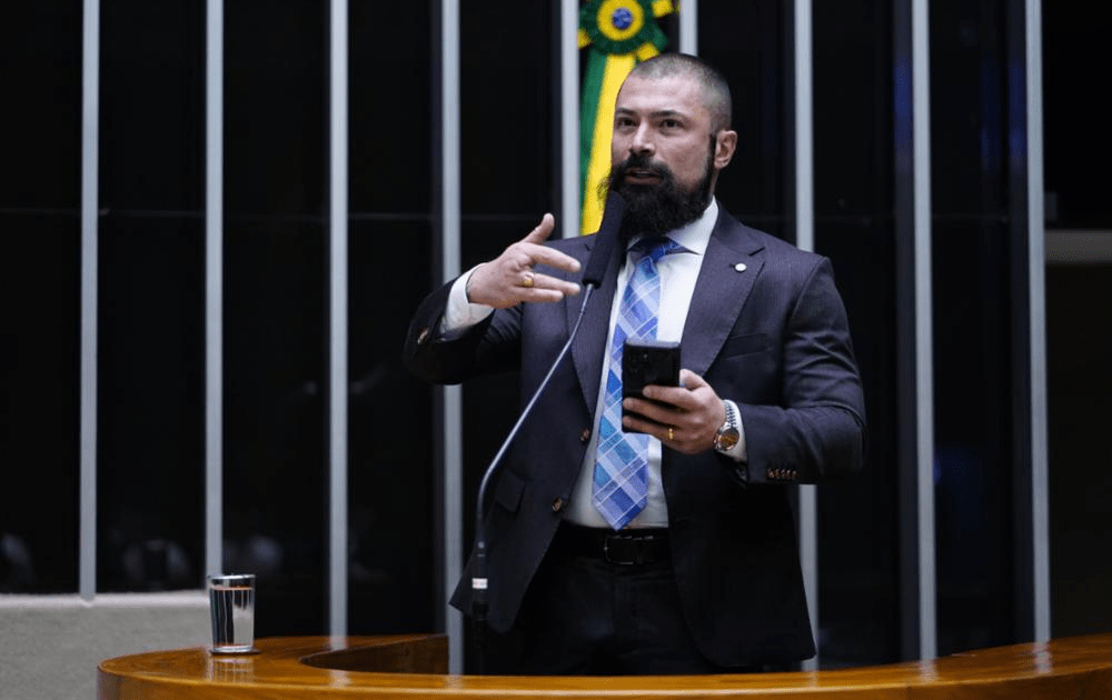 Justiça manda excluir vídeo de deputado que associa PT ao narcotráfico