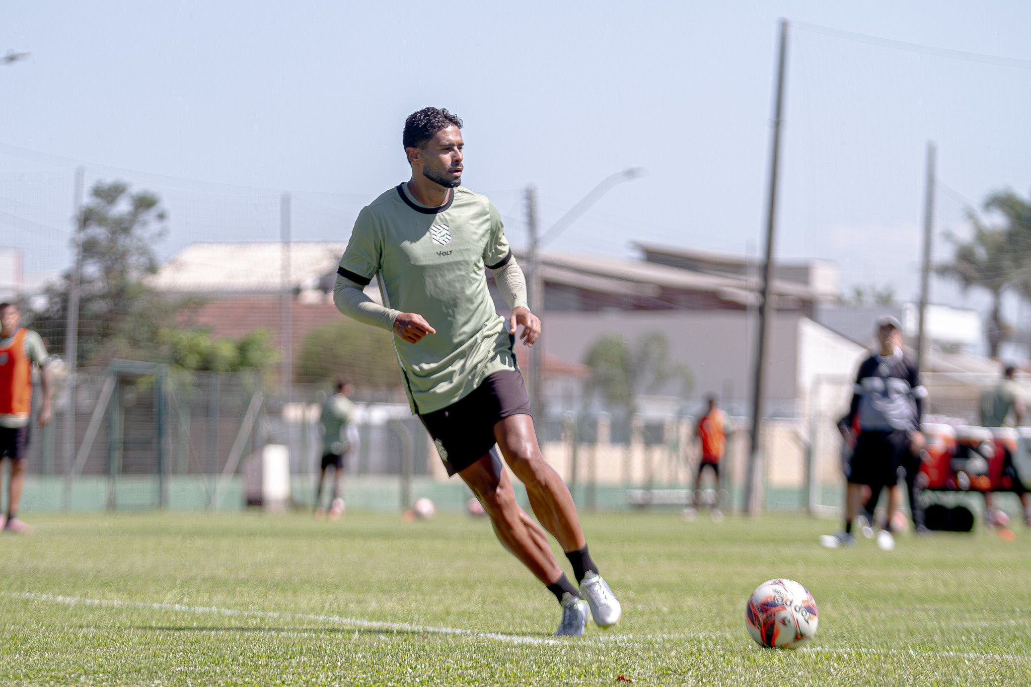 Kayke afirma que experientes do Figueirense têm “obrigação de blindar” os jovens