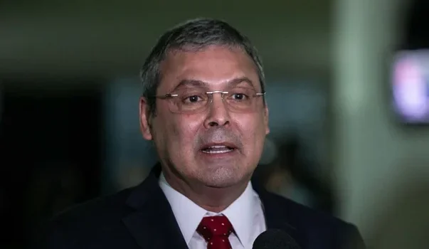 Líder do PT na Câmara lista prioridades do governo para 2026