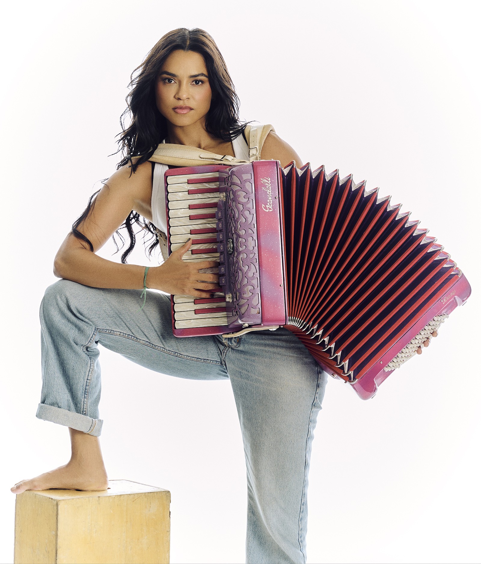 Lucy Alves revisa rota musical ao gravar álbum na Paraíba com feat com Elba Ramalho e repe