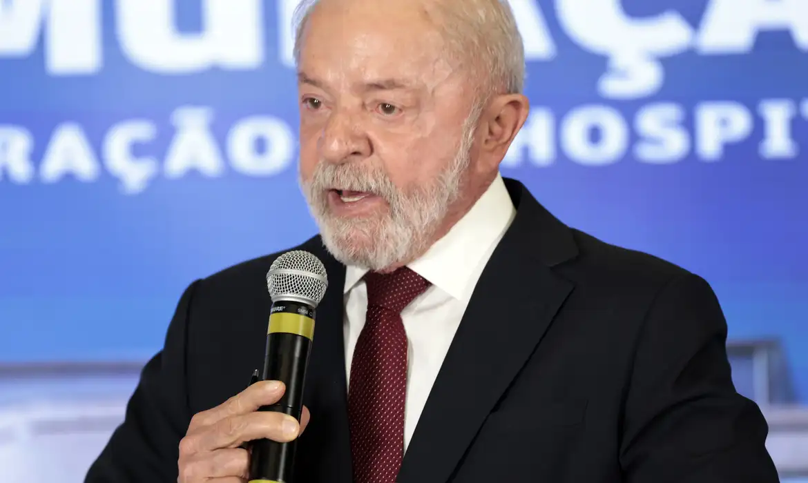 Lula Anuncia Inclusão de Inadimplentes do FIES em Pacote contra Endividamento: Impactos para Estudantes