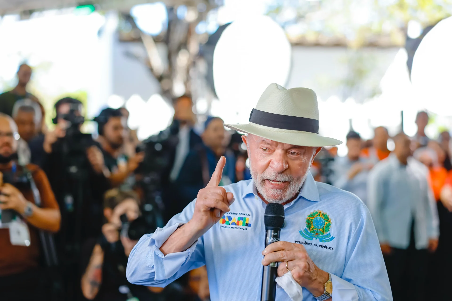 Lula denuncia traição à pátria e incentiva Bolsonaristas a voltarem ao Brasil