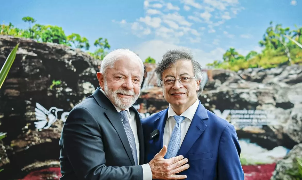 Lula e Petro fortalecem laços multilaterais em encontro na Colômbia