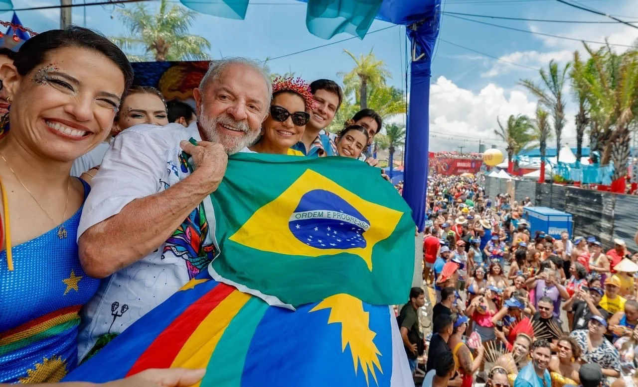 Lula Inaugura Festiva Agenda de Carnaval no Brasil com Galo da Madrugada