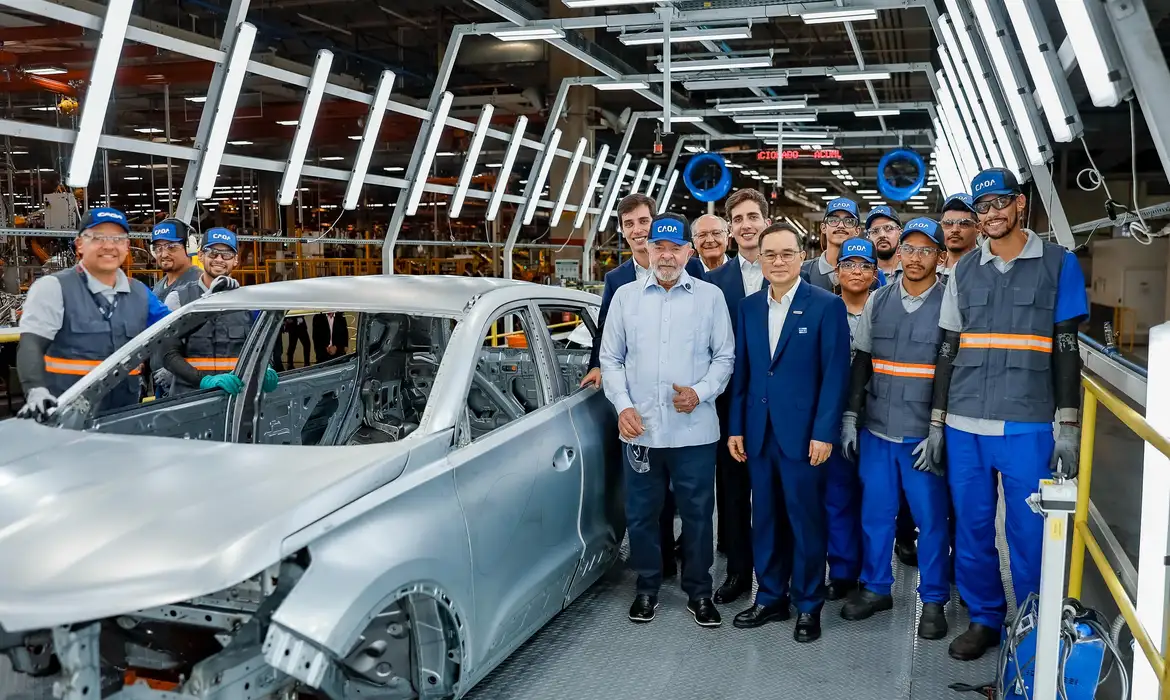 Lula lança alerta aos brasileiros endividados: 'Não há que se arrepender de gastar para ter qualidade de vida'