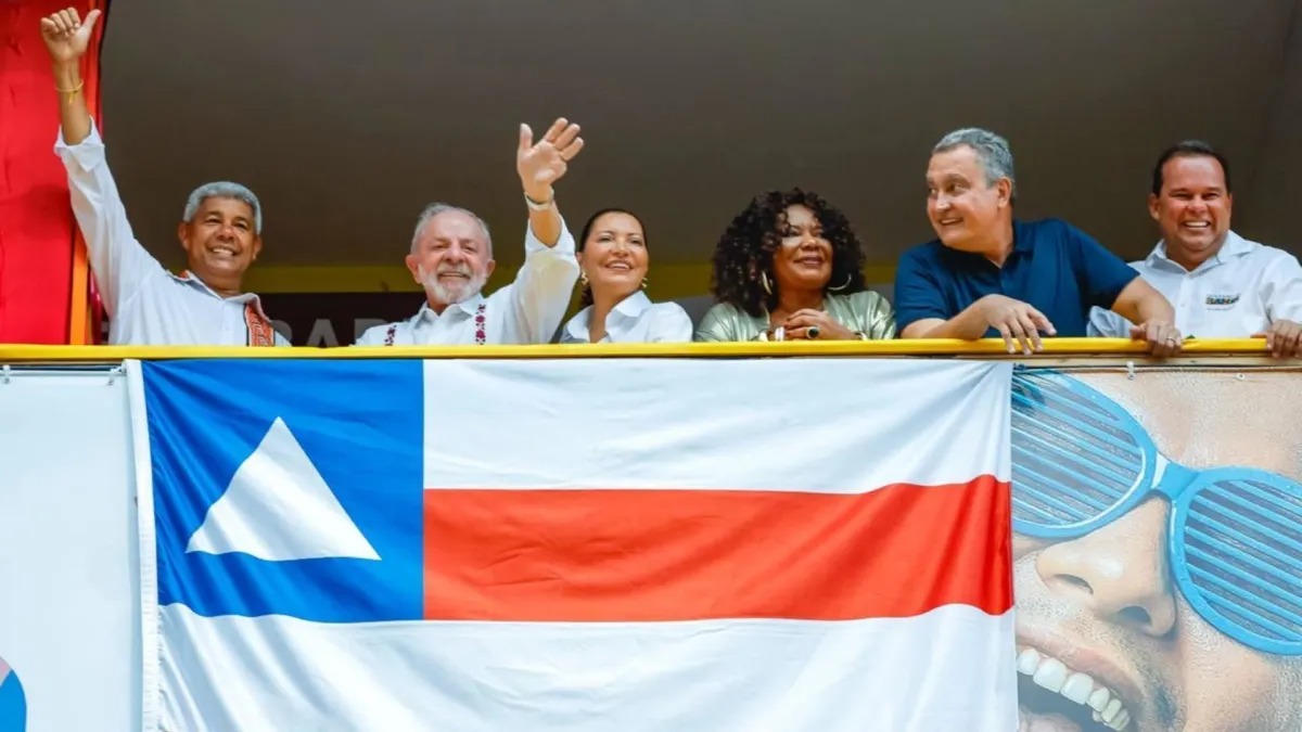 Lula no Carnaval: Presidente Acompanha Folia ao Lado de Janja em Salvador