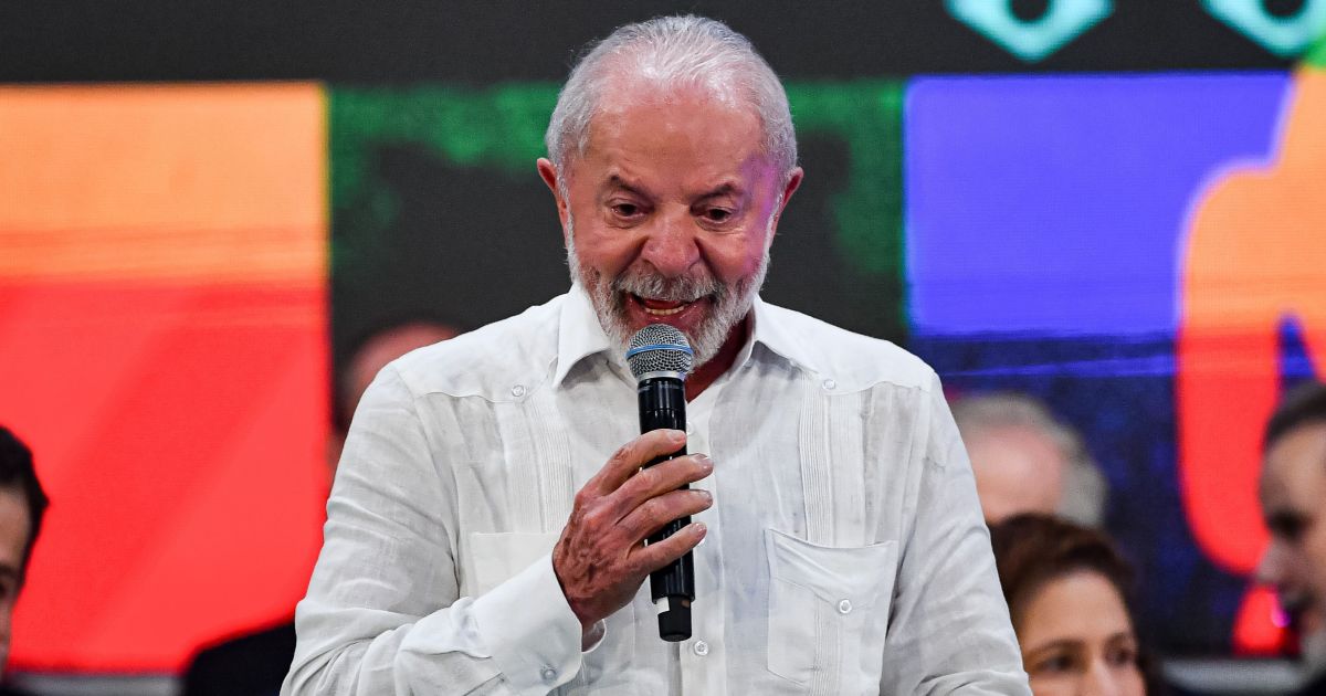 Lula sanciona lei que proíbe descontos automáticos de benefícios do INSS