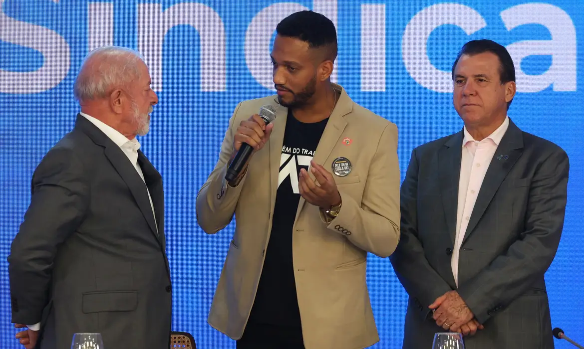 Lula Solicita Apoio das Centrais Sindicais para Acabar com a Escala 6×1