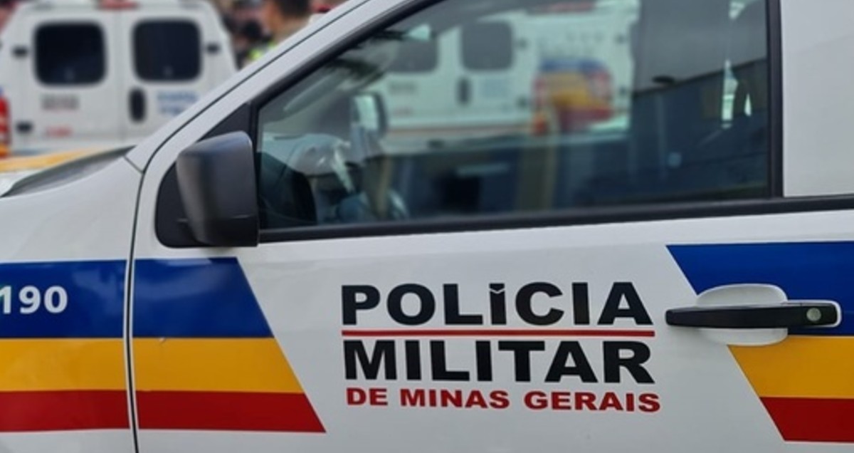 Mãe dá surra em menina de 8 anos, grava e compartilha vídeo em grupo da família: 'Tô arreb