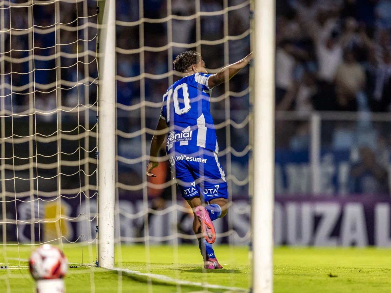 Mais da metade do time da estreia do Avaí em 2026 é da base do clube: “Juventude e maturid