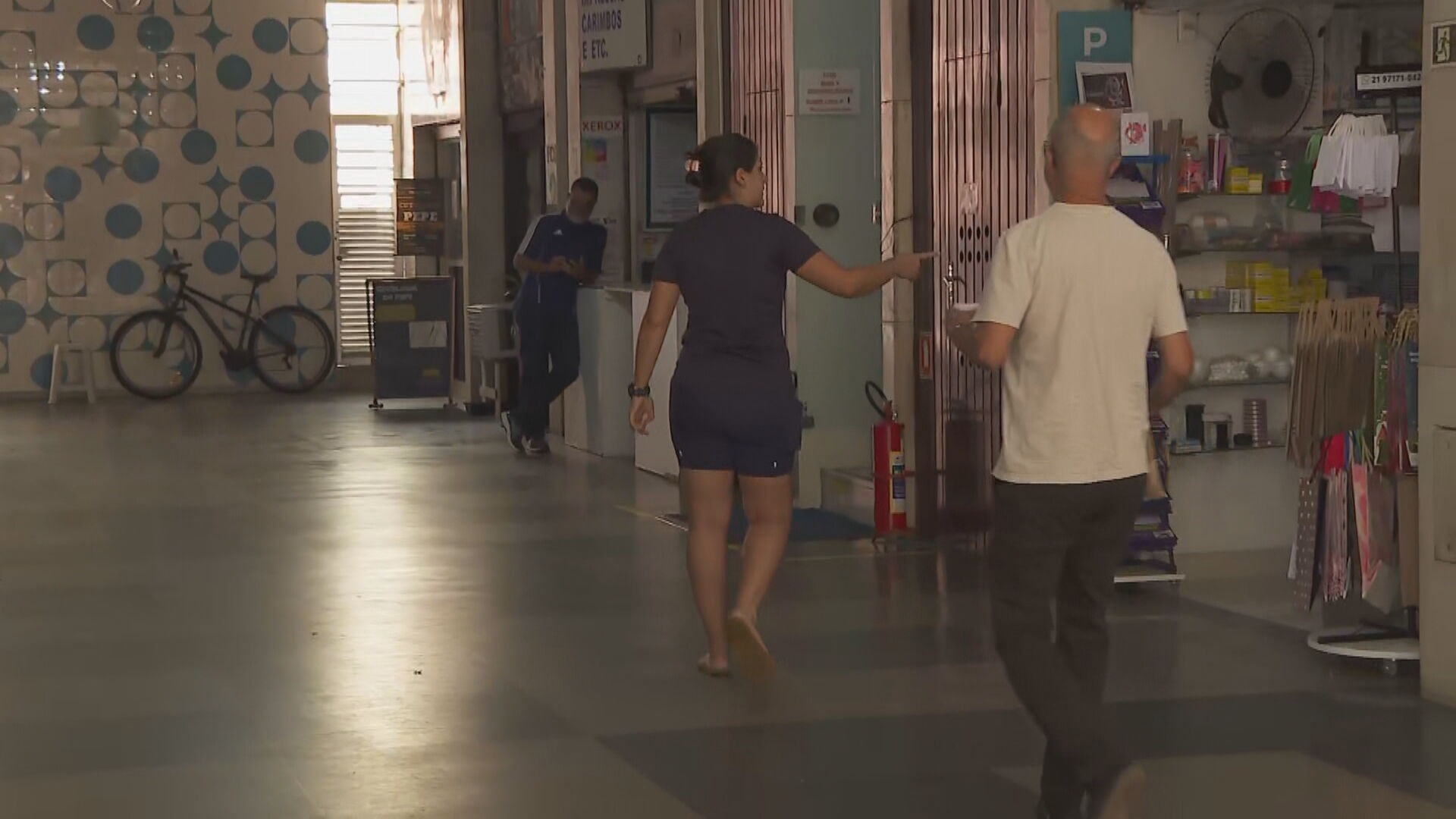 Mais de 50 horas sem luz e agora sem água: moradores do Leme e Copacabana enf...