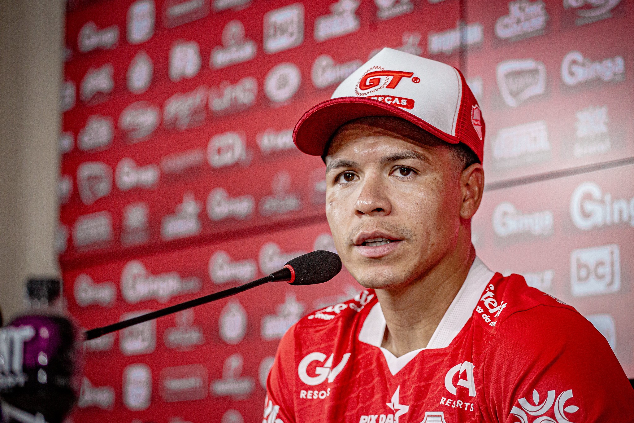 Marquinhos Gabriel promete agregar qualidade e liderança ao Vila Nova