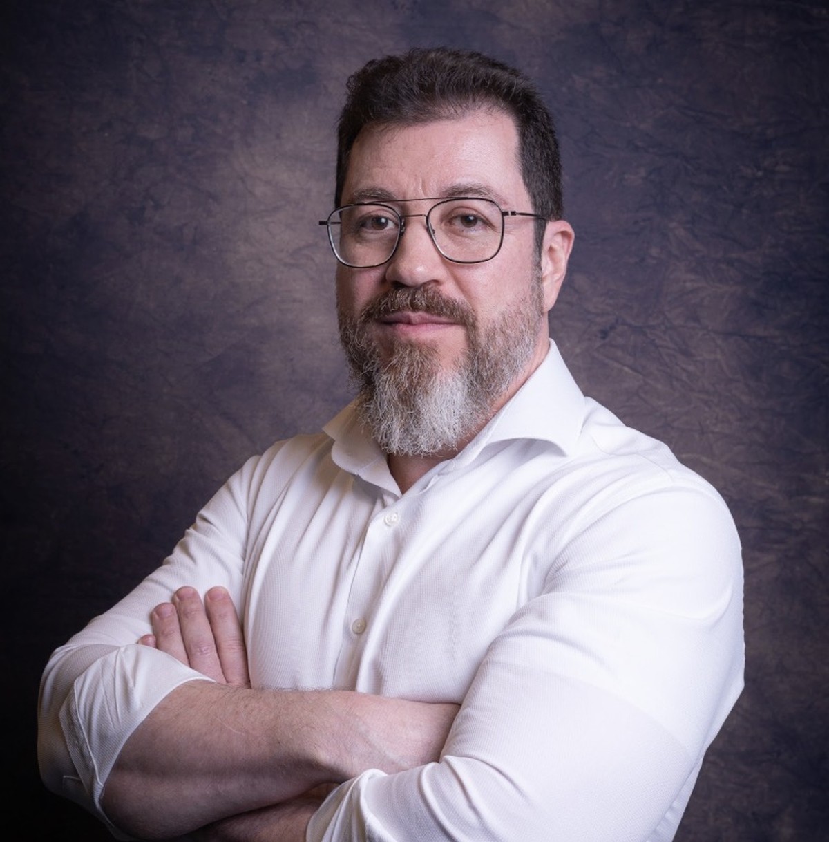 Matemático brasileiro cria software baseado em IA para solucionar problemas complexos de o