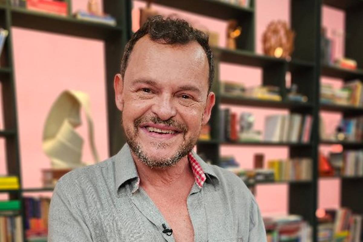 Matheus Nachtergaele enlouquece a web com foto sexy aos 58 anos. Veja