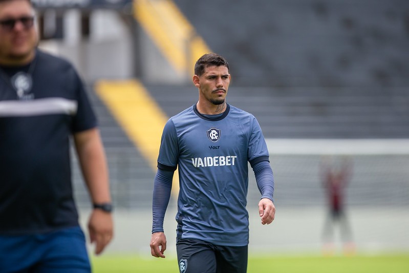 Mayk: Lateral do Remo segue preparação física em férias da Copa do Mundo