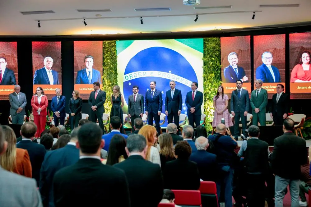 Medalha Plenário 13 de Maio: Assembleia Legislativa do Ceará Homenageia Personalidades de Grande Relevância