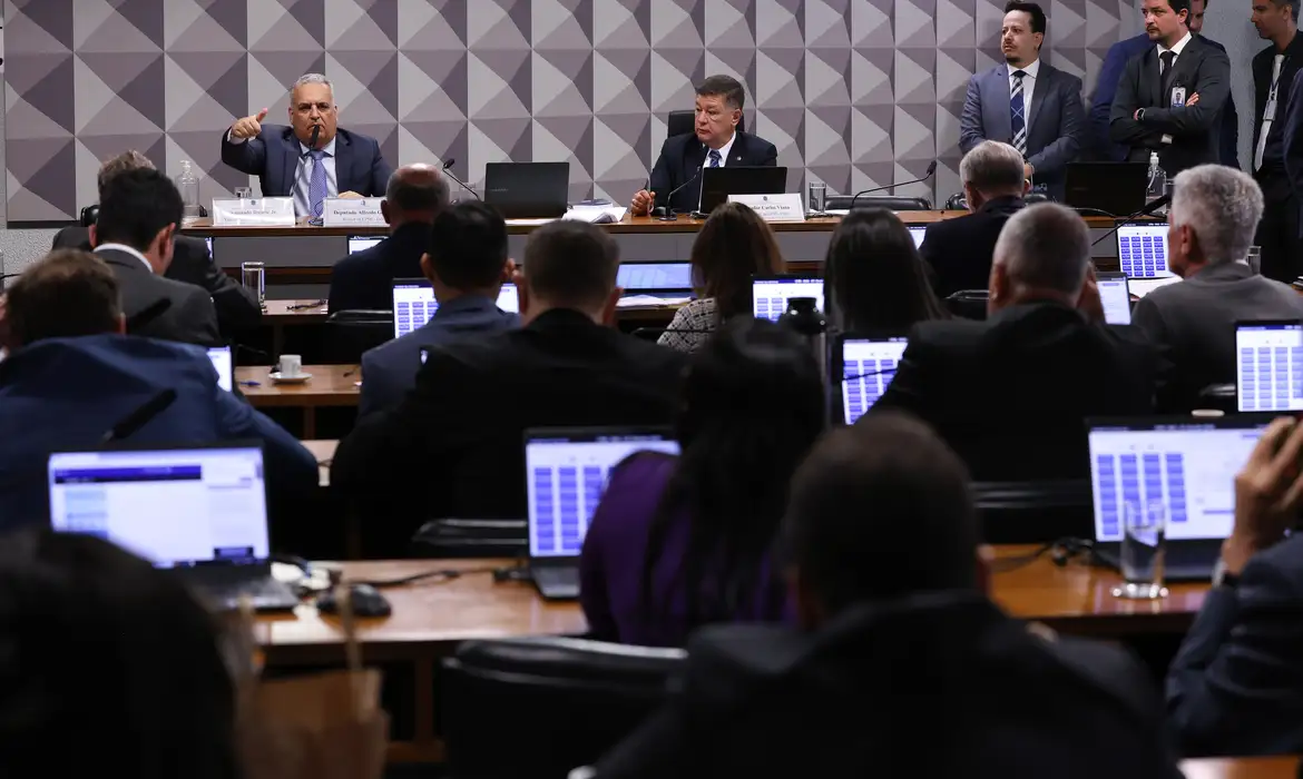 Mendonça proíbe CPMI da Polícia Federal de acessar dados de Vorcaro: Por que a decisão é crucial?