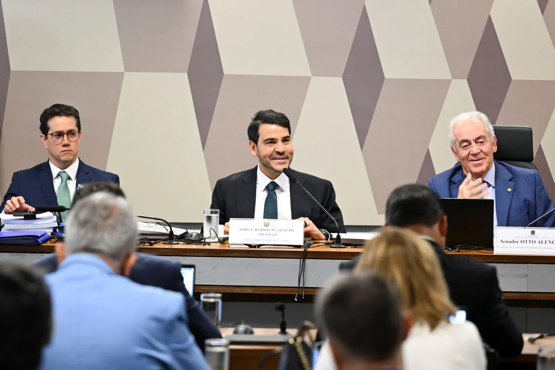 Messias é contra o aborto e diz ter cumprido dever como AGU em caso de ataques ao STF