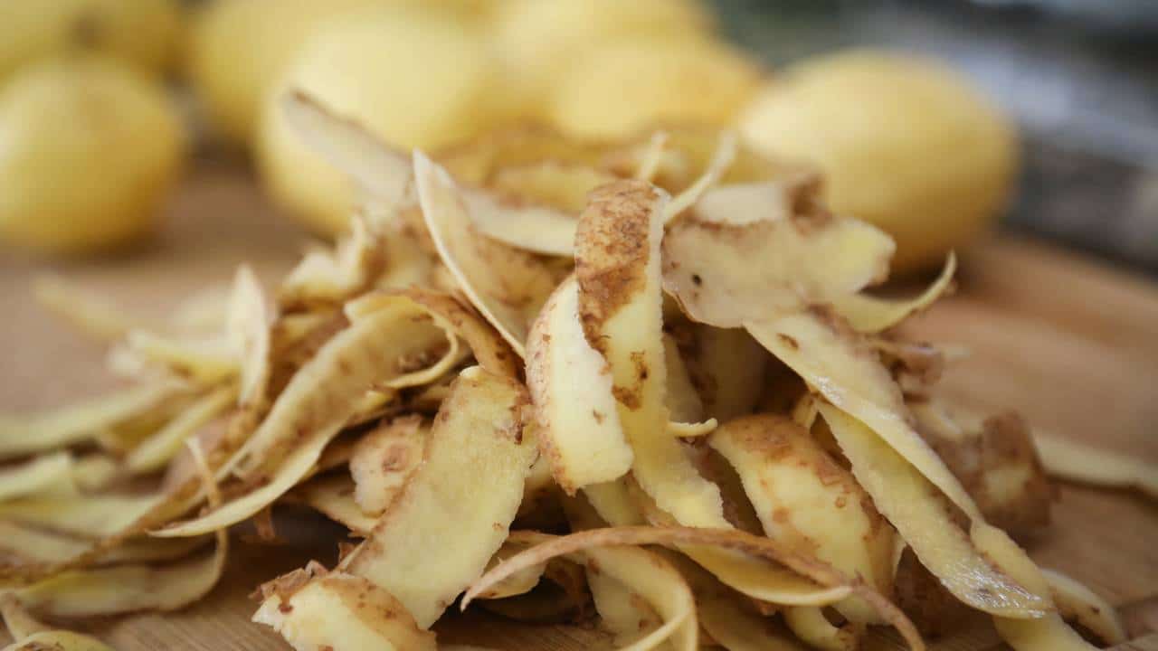 Método de Limpeza com Casca de Batata: Tire o Brilho das Suas Panelas Sem Produtos Químicos!