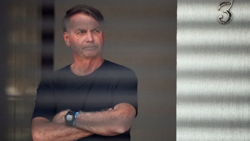 Michelle diz que Bolsonaro sente tontura ao levantar: “Medo é real”