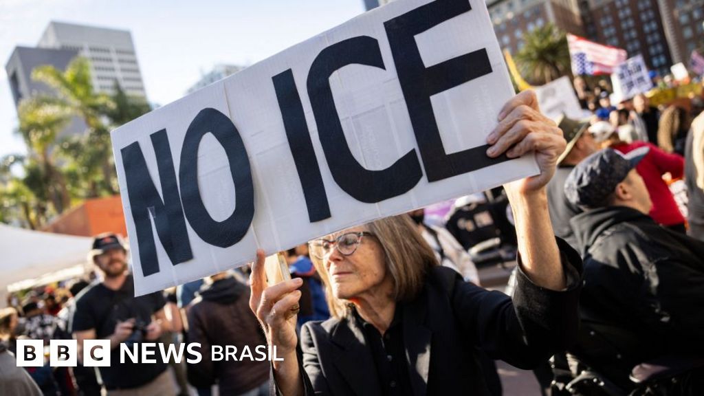 Milhares protestam em Minneapolis após morte de mulher por agente de imigração dos EUA