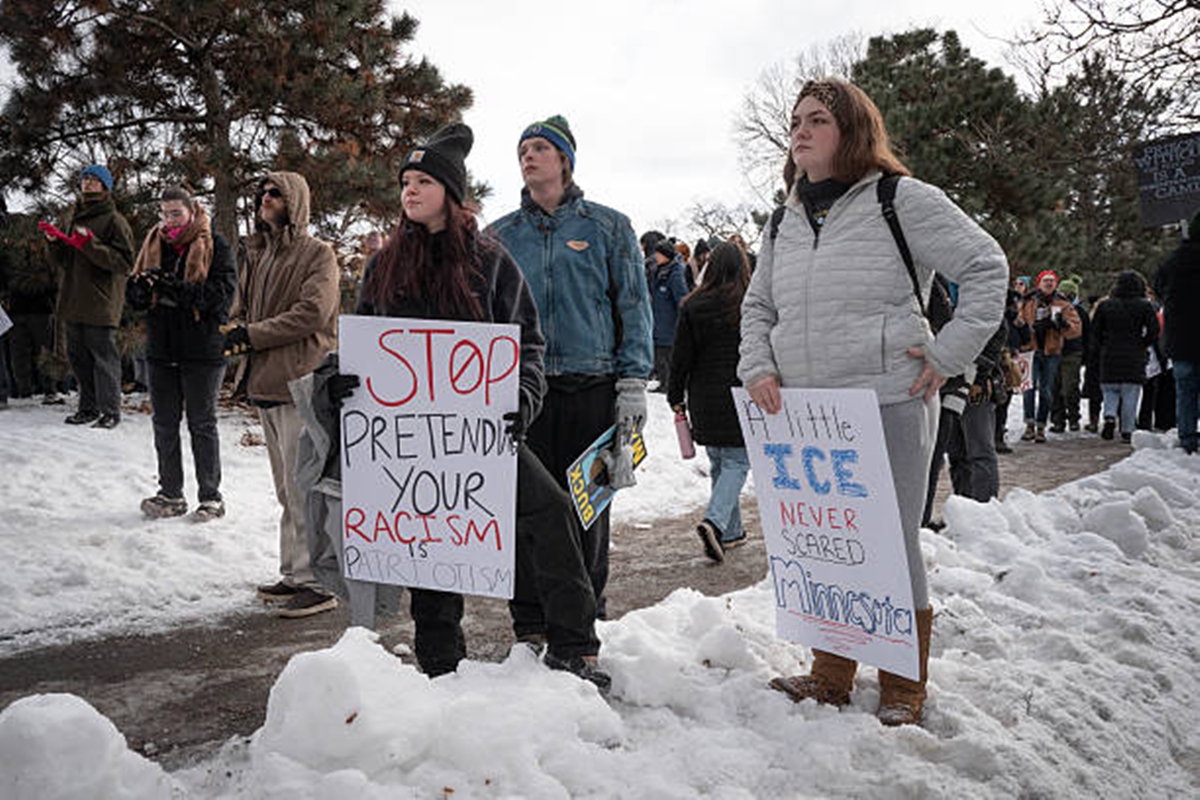 Milhares protestam em Minneapolis após morte de mulher pelo ICE