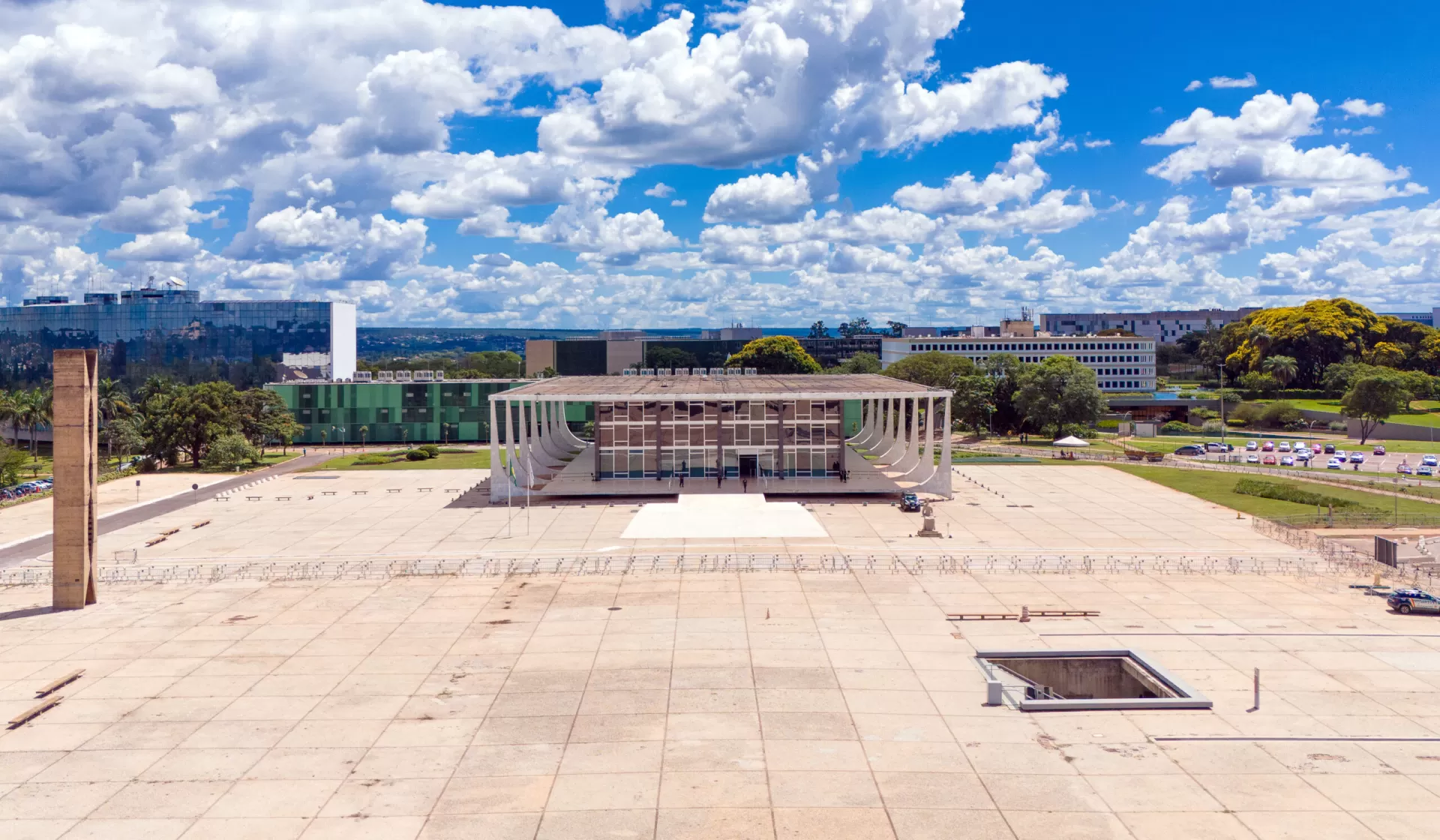 Ministro Condena Magistrado por Infrações Graves: Implicações para a Ética Judicial