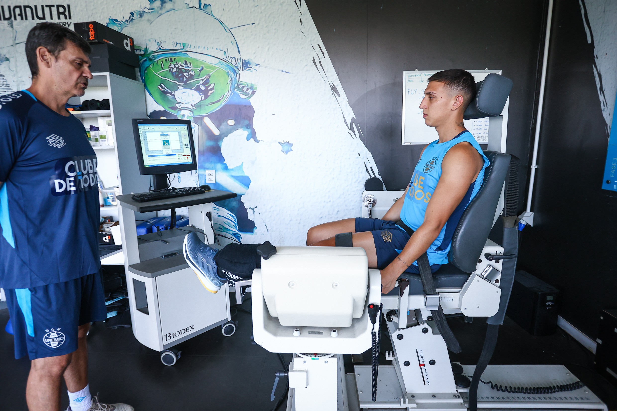 Monsalve fará cirurgia e desfalca o Grêmio no Gauchão; veja previsão de volta