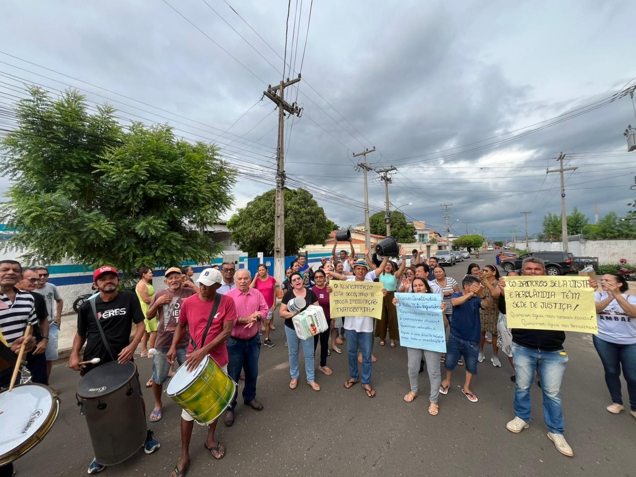 Moradores fazem ‘batucada’ para protestar contra falta de água no Piauí; problema dura sei