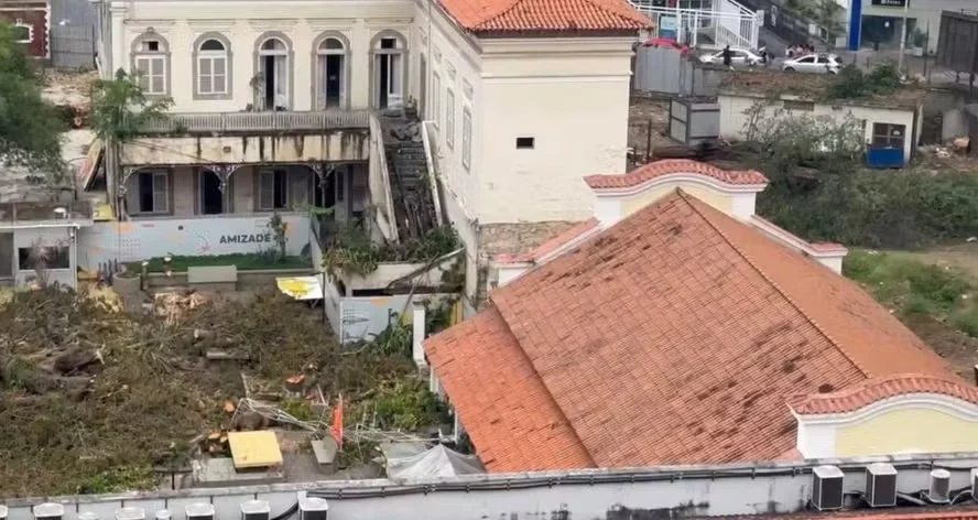 Moradores protestam contra derrubada de 71 árvores no rio de janeiro