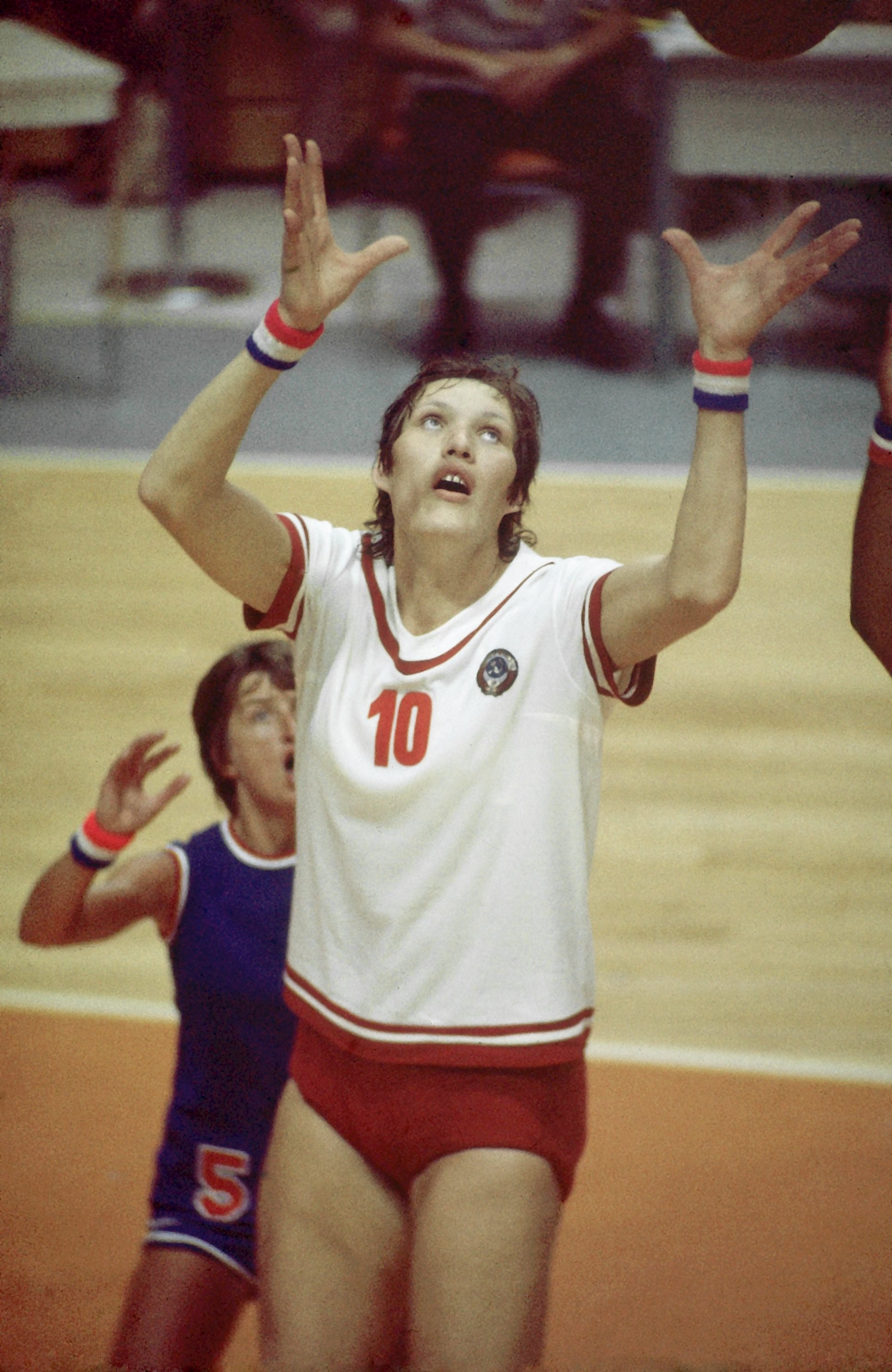 Morre Uliana Semenova, gigante de 2,13m que se tornou bicampeã olímpica e lenda do basquet